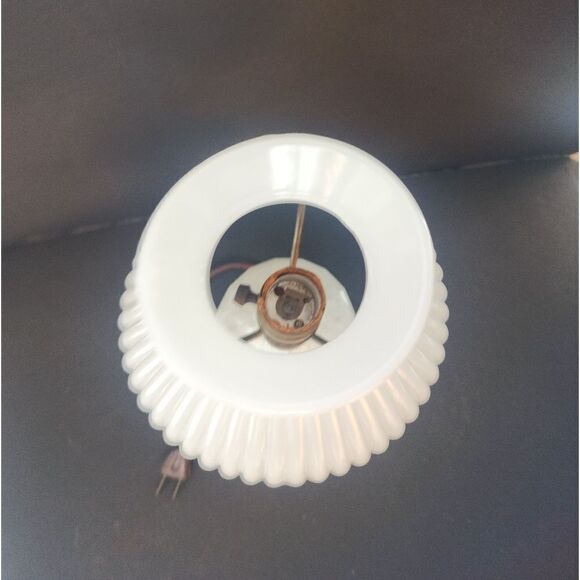 Vintage opaline glass and brass table lamp - Picture 3 of 6